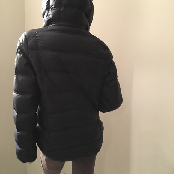 navy hooded down bubble jacket. Zip up. Size medium - Picture 4 of 8
